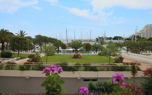 3-room apartment 73 sqm sea and port view