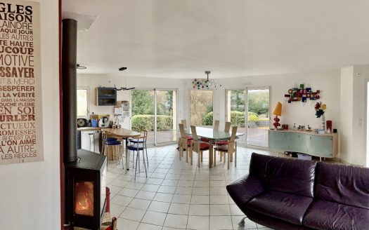 Beautiful contemporary house of 220 sqm on 2300 sqm of land