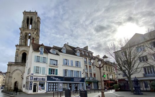 T4 in the city center of Mantes la Jolie