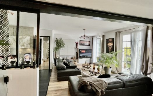 Completely renovated house of 170 sqm