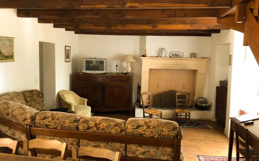 Village ancient house in stone, good order, 5 bedrooms, chimney, barn, land, rare deal