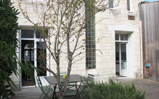 Townhouse Des Annees 1950, 170 sqm, 6 bedrooms with small garden
