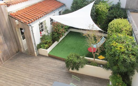 Townhouse Des Annees 1950, 170 sqm, 6 bedrooms with small garden