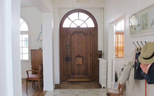 Townhouse Des Annees 1950, 170 sqm, 6 bedrooms with small garden