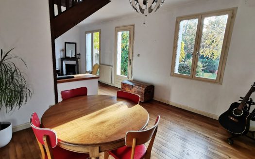 Charming house from the 1930s with garden, close to schools, shops and public transport