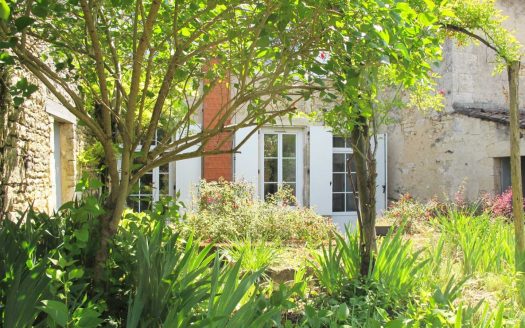 Town house 270 sqm, garden and garage