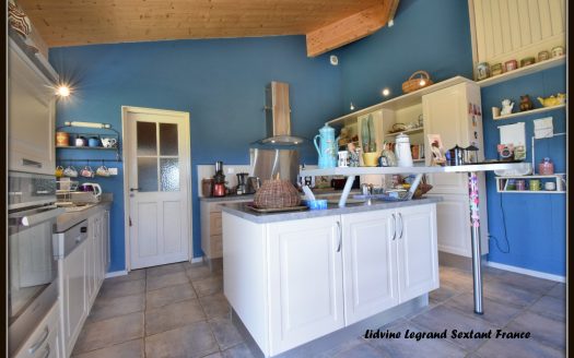 Near Duras, 146 sqm bioclimatic wooden house with swimming pool on 2745 sqm of land