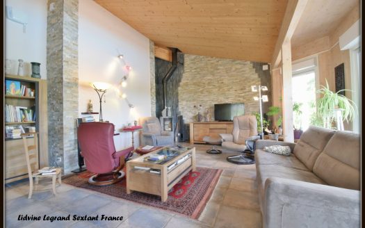 Near Duras, 146 sqm bioclimatic wooden house with swimming pool on 2745 sqm of land