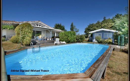 Near Duras, 146 sqm bioclimatic wooden house with swimming pool on 2745 sqm of land