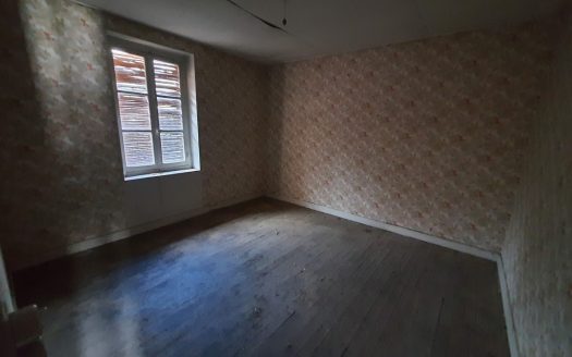 Townhouse located 8 km from Thiers