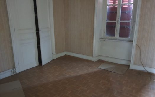 Townhouse located 8 km from Thiers
