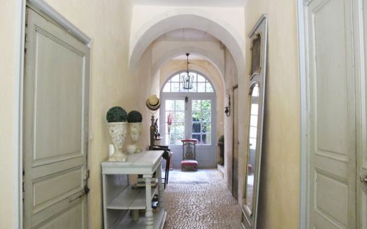 Old house 450 sqm village center with wooded park