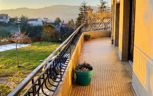 House on 2 levels with swimming pool on land 1100 sqm