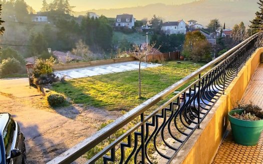 House on 2 levels with swimming pool on land 1100 sqm