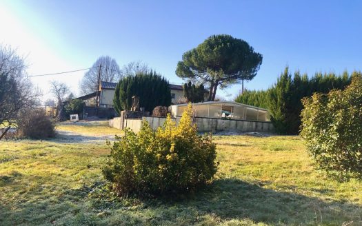 10×5 pool with dome, barn, garage, workshop, veranda, lovely views, elevated position, potential, outbuildinds, big garden, calm, chimneys, good condition, oil central heating