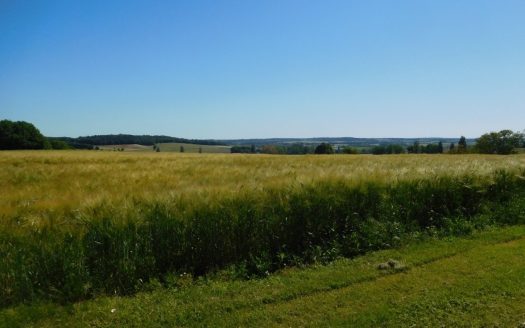 Exceptional setting for this old farmhouse with no neighbors or vis a vis – 6 hectares