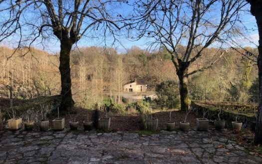 Manor house, character, original features, tower, stone chimneys, stairs, sink, potentiel, big land, elevated position, privacy, quietness, outbuildings, barn, garage.