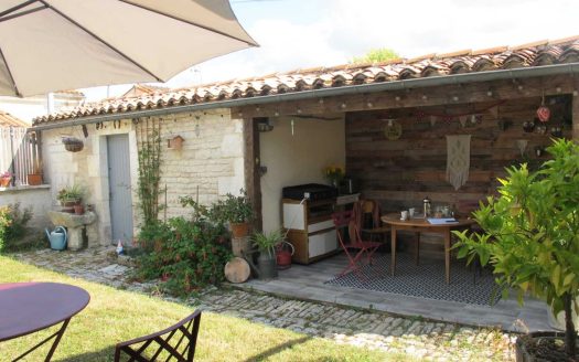 Charentaise, 123sqm, garden 840sqm, outbuildings