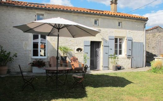 Charentaise, 123sqm, garden 840sqm, outbuildings