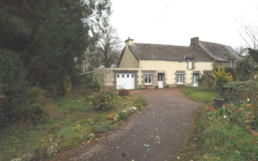 Pretty terraced stone house to renovate