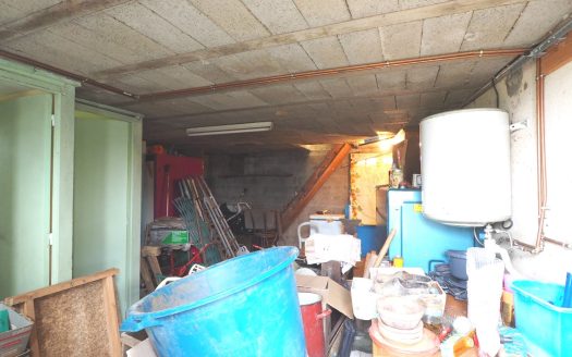 Pretty terraced stone house to renovate