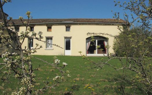 House – 197 sqm – garden – outbuildings
