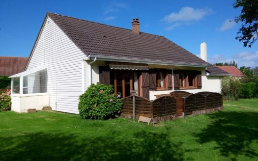 3 bedroom single storey house near the sea