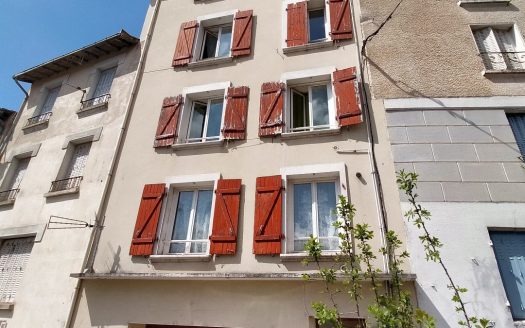 Located close to the city center of Thiers, 30 minutes from Clermont-Ferrand