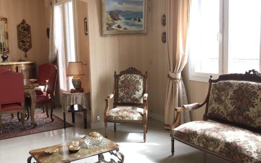 Nice apartment in the city center of a small town in the south of France
