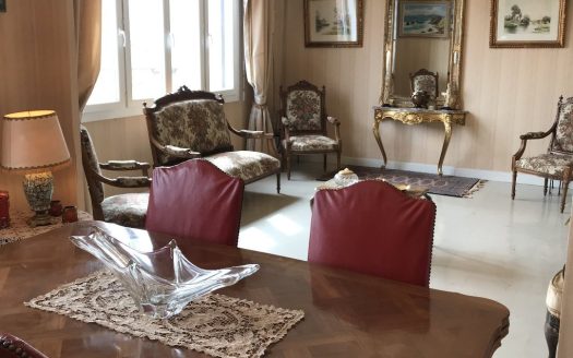 Nice apartment in the city center of a small town in the south of France
