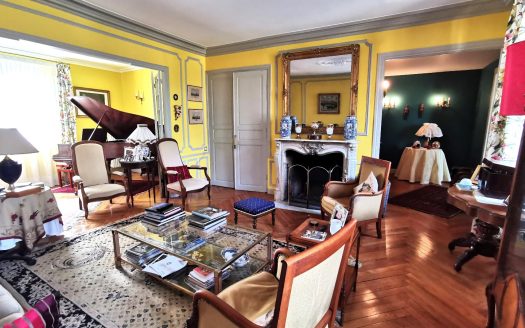 Charming mansion from the end of the 19th century, ideally located in the heart of the tourist sites of Amboise, Beauval or Chenonceau