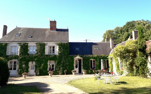 Charming mansion from the end of the 19th century, ideally located in the heart of the tourist sites of Amboise, Beauval or Chenonceau