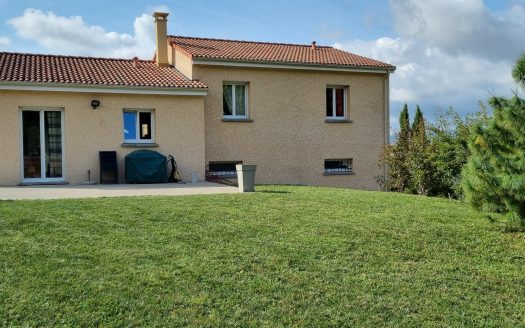 Charming family house in the town of Mirefleurs
