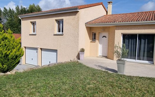 Charming family house in the town of Mirefleurs