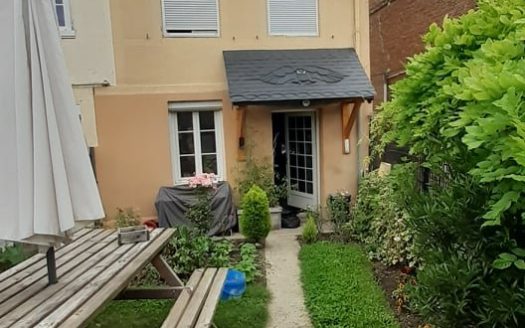 Ideal investor townhouse 4 bedrooms in the heart of Longueville sur Scie