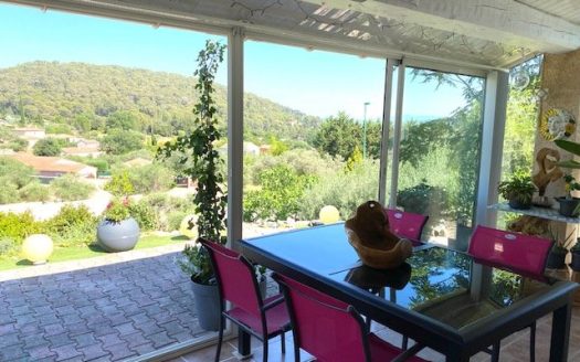 VILLA WITH ITS PANORAMIC VIEW NEAR PROVENCAL VILLAGE