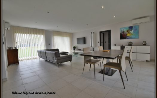 Superb new house in the Perigord style with top-of-the-range services