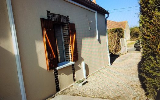 CHARMING HOUSE IN MAILLOT – 1H FROM PARIS