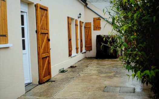 CHARMING HOUSE IN MAILLOT – 1H FROM PARIS