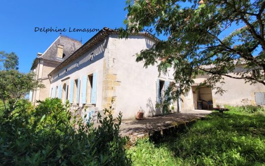 Spacious stone property to renovate, outbuildings, a gust house on 2.3 hectares of land