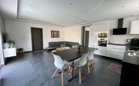 Magnificent new semi-detached house by the garage of approximately 120sqm