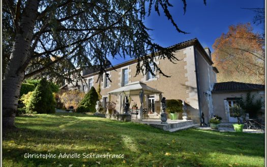 Mill with 3 apartments, independent gite, barns, swimming pool on 4.9 Ha