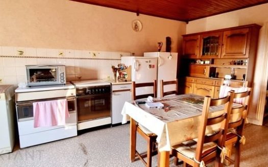 Charming house of 90 sqm with many outbuildings
