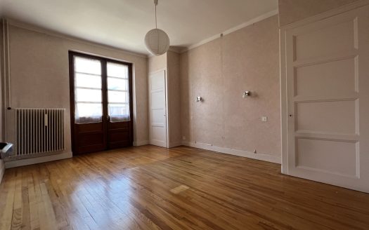 Exclusivity: T4 apartment of 81 sqm on the 1st floor of a small building