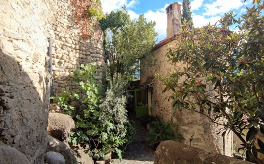 Caracter stone built house with breathtaking views