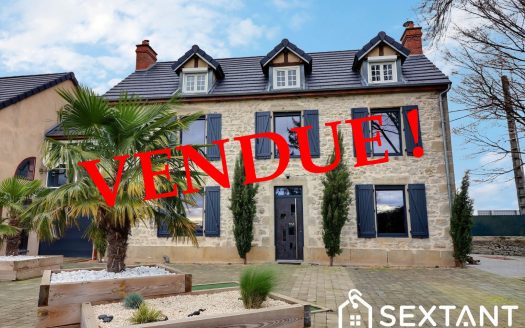 Aigueperse, large property with Puy de Dome view
