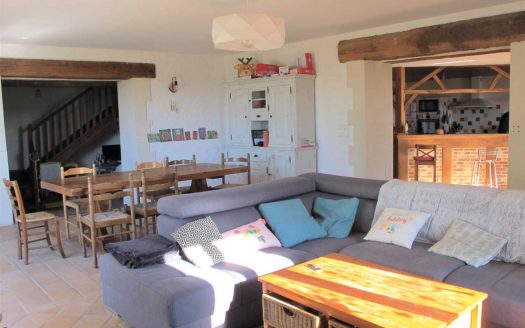 CHARENTAISE 250M² – 3/4 BEDROOMSS – GARDEN 1181M²