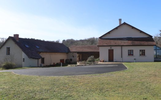 Superb property with 3 star gite and vast land of 6250 sqm