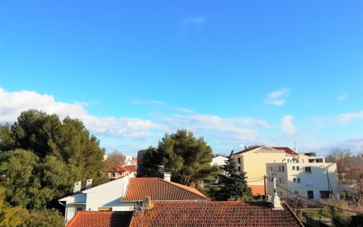 Top floor and Panoramic Balcony 15 minutes walk from the beaches