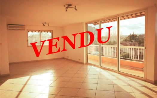Top floor and Panoramic Balcony 15 minutes walk from the beaches